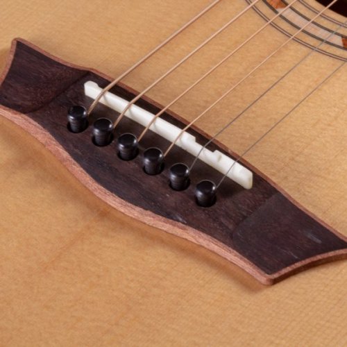 Washburn G25SCE Comfort Deluxe 25 Series Grand Auditorium Cutaway Acoustic Electic Guitar. Natural