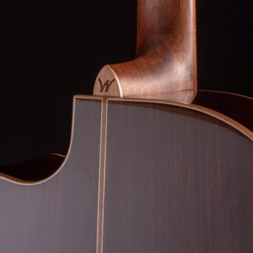 Washburn G25SCE Comfort Deluxe 25 Series Grand Auditorium Cutaway Acoustic Electic Guitar. Natural