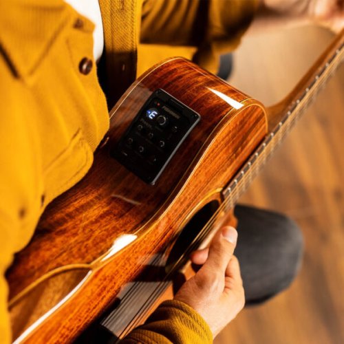 Washburn G55CE Comfort Deluxe 55 Series Grand Auditorium Cutaway Acoustic Electric Guitar. Koa