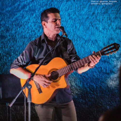 Washburn C64SCE Classical Cutaway Acoustic Guitar. Natural