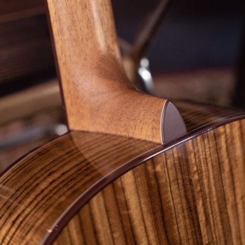 Washburn Novo S9 Bella Tono Studio Acoustic Guitar. Gloss Charcoal Burst