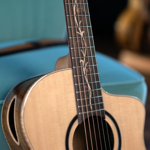 Washburn BTSC40SCE Bella Tono Suprema Acoustic-Electric Guitar. Natural Glossy