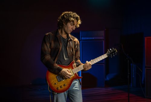 Washburn R5CB Wing Series Raven Electric Guitar w/Gigbag. Cherry Sunburst