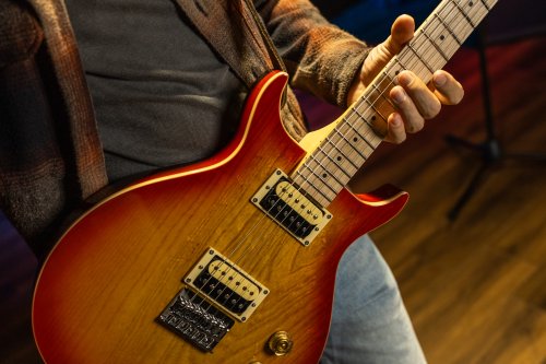 Washburn R5CB Wing Series Raven Electric Guitar w/Gigbag. Cherry Sunburst