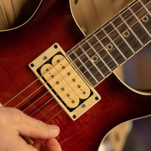 Washburn HAWK1-VSB Wing Series Hawk Double Cutaway Electric Guitar. Vintage Sunburst