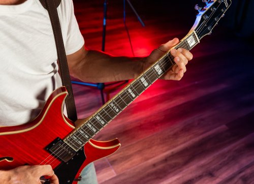 Washburn SH35TR Wing Series Semi Hollow Electric Guitar w/Gigbag. Trans Red